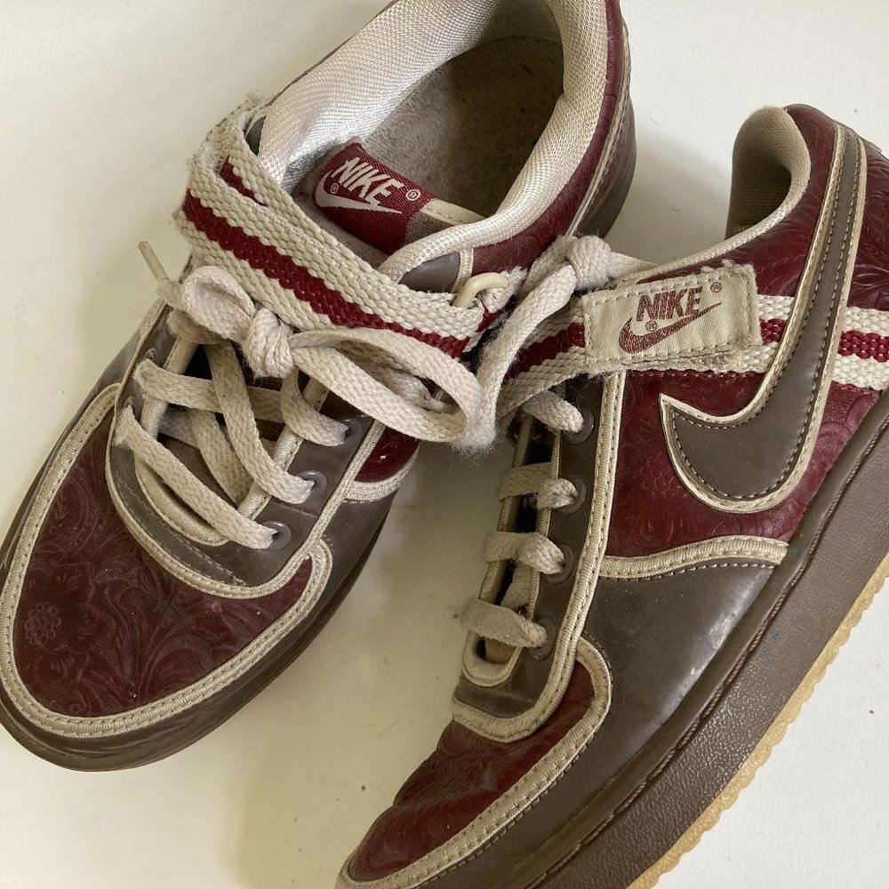 Nike Maroon and Gray Embossed Pattern Sneakers